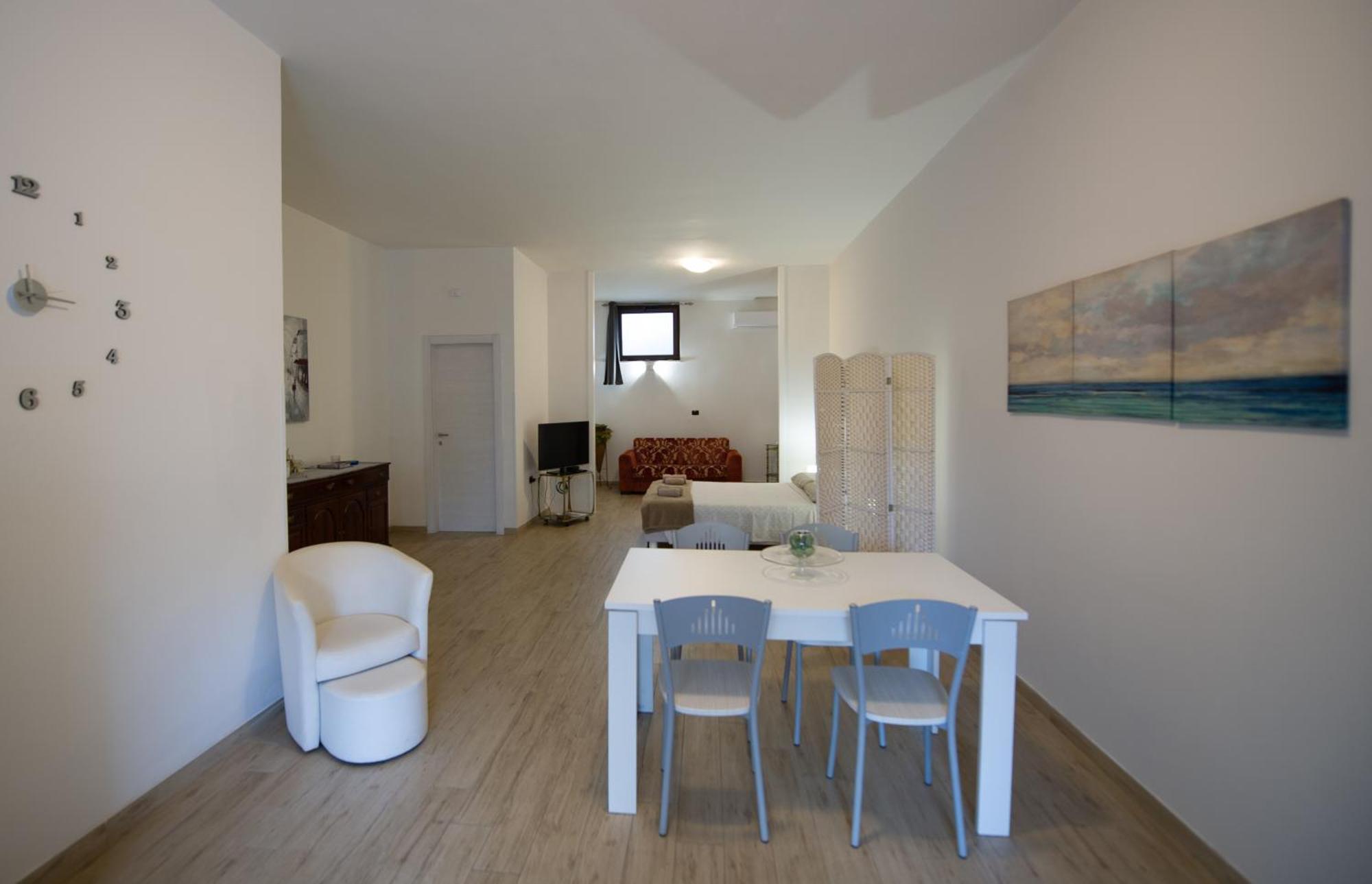 Intero Alloggio, Binario 18 Brindisi Exterior foto